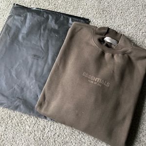 Essential sweatshirt